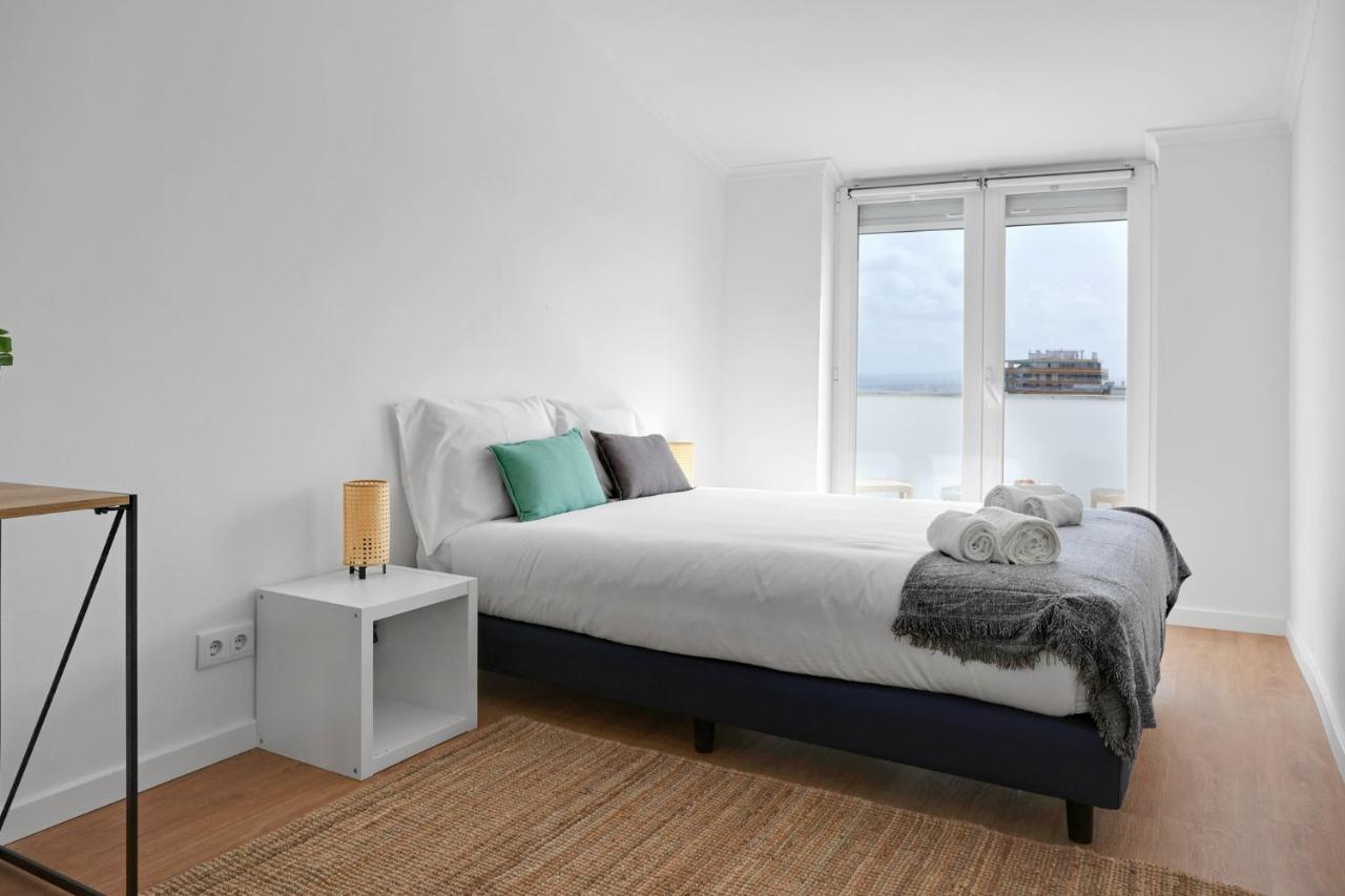 Sunny 2 Bedroom Apartment In Almada - Balconies With River View Exterior foto